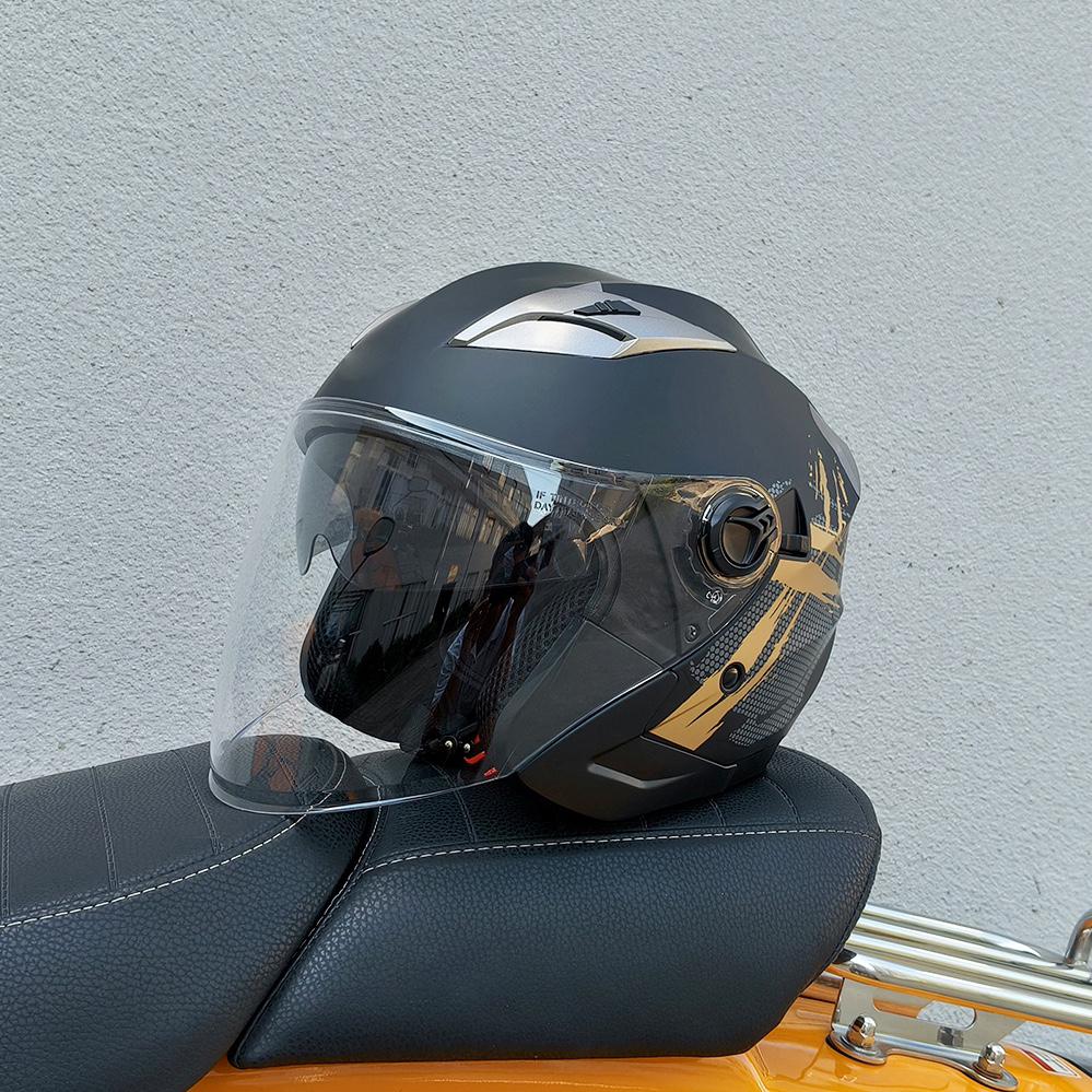 Half Face Helmet Safety Double Buckle Fashion Four Seasons Motorcycle Helmet Moto Men Women Double Lens Capacete De Moto DOT