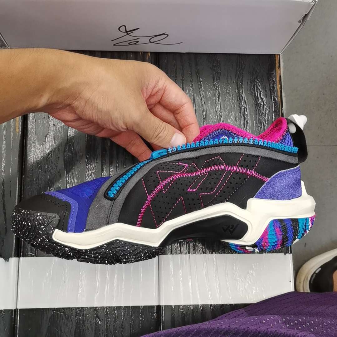 

Детские кроссовки Air JordanWhy Not Zer0.6 GS Bright Concord Blue Prime-Pink Black DO7191-460 37.5