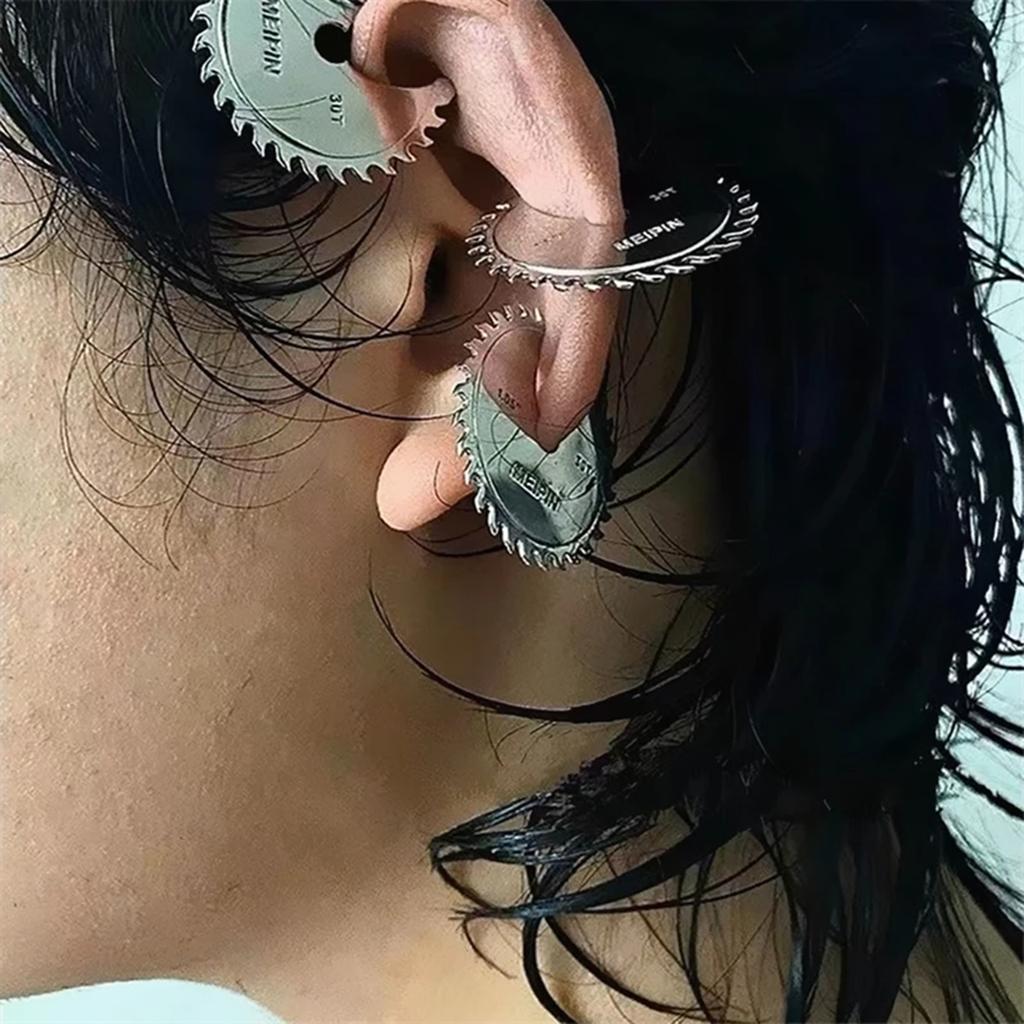 Stylish Sawtooth Gear Ear Clip Fashionable Accessory Hip Hop Sawtooth Gear Ear Cuffs Perfect Gift for Men and Women