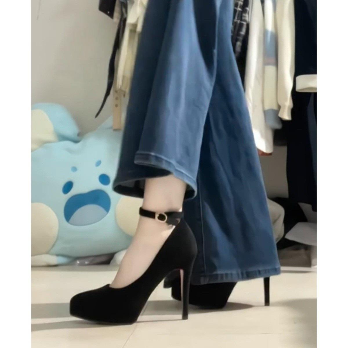 

Без каблука, водонепроницаемый замшевый стол, женские туфли на высоком каблуке, повседневный новый нишевый дизайн, профессиональные одинарные туфли для женщин на красной подошве 40 чёрный