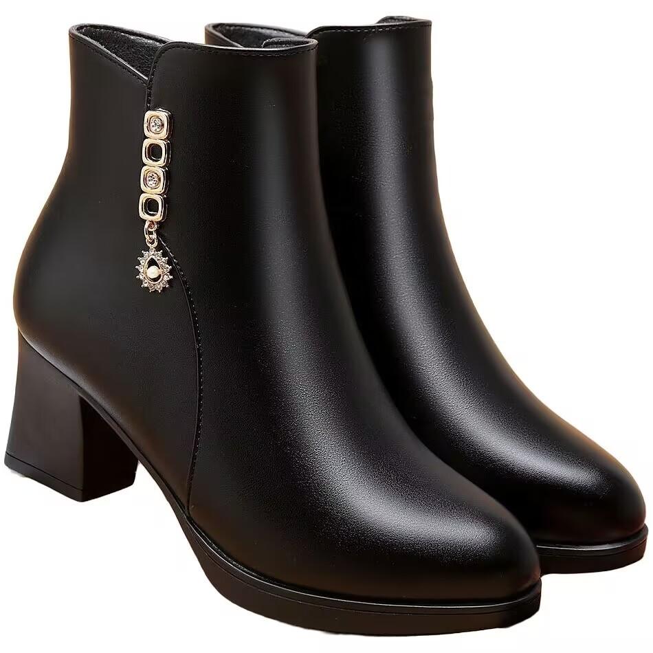 Winter new soft leather soft sole thick heel short boots women's velvet thickened warm middle-aged mother short boots