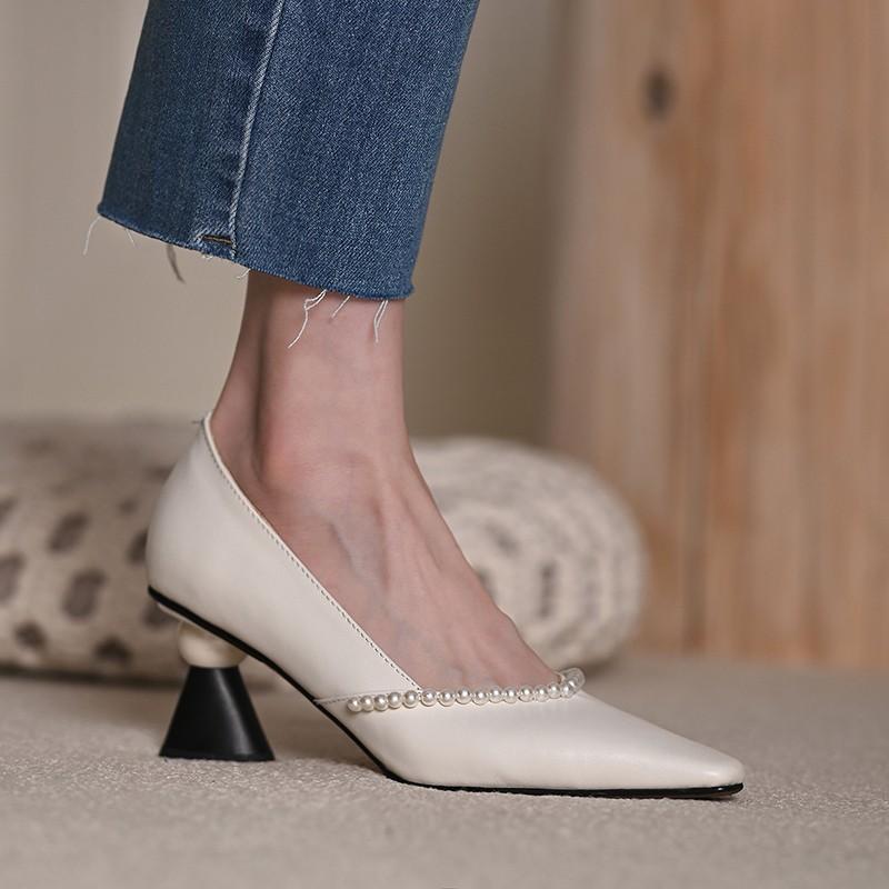 Retro single shoes women's spring 2025 new wedding shoes design sense Hepburn style high heels summer