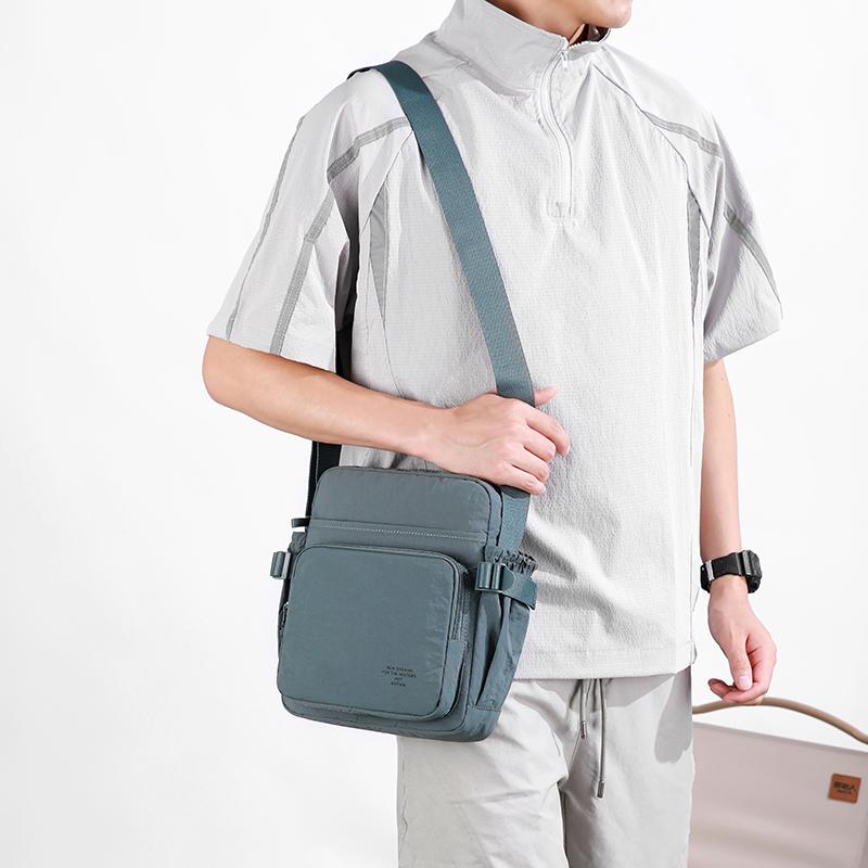 Lehká nylonová crossbody taška pro muže i ženy, neformální taška přes rameno typu messenger se zipovými kapsami
