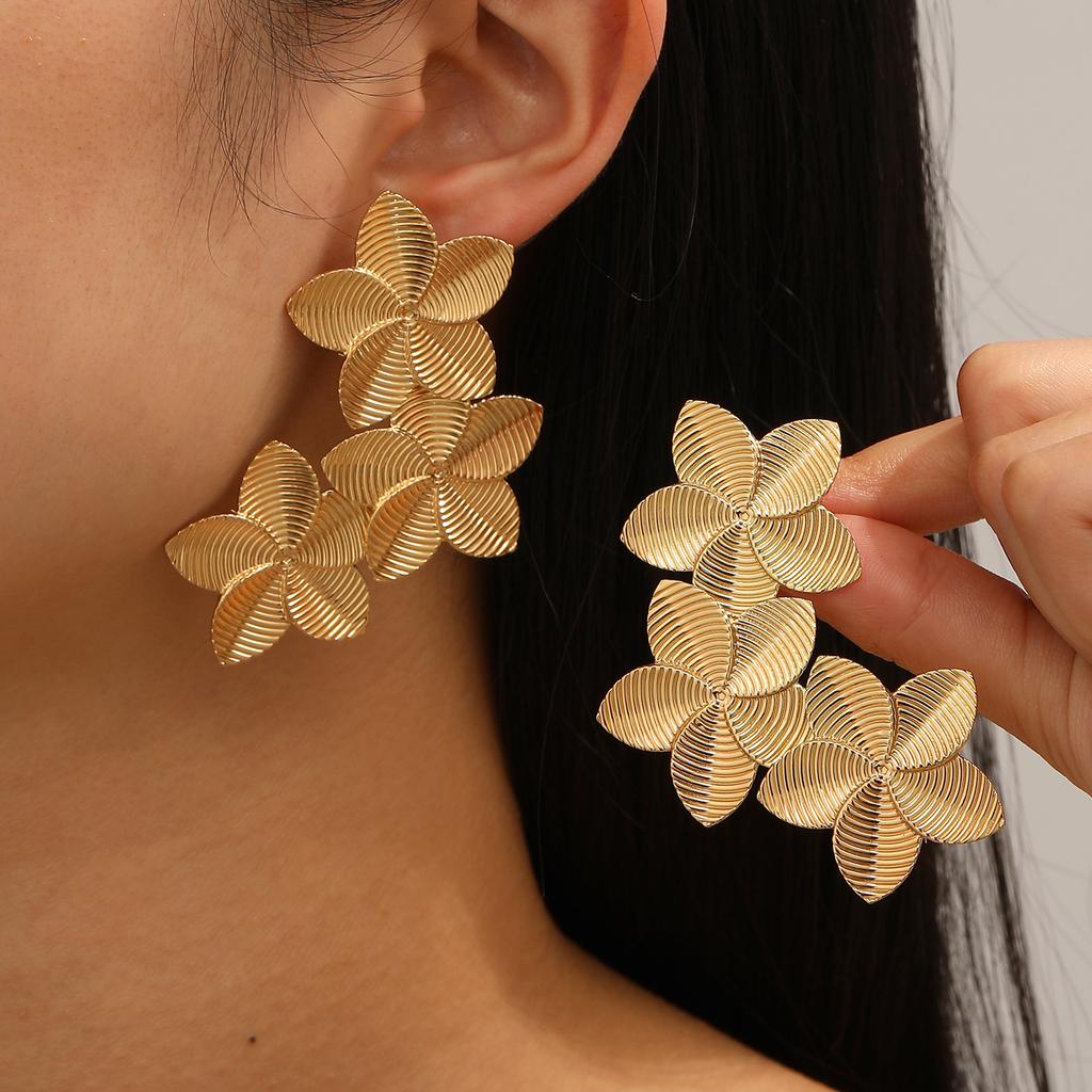 European and American earrings retro simple women's fashion temperament ins wind three continuous brushed five-petal flower earrings