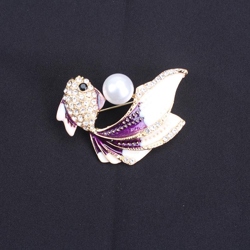 Koi Fish Brooch Pin With Electroplated Alloy For Fashionable Women And Men