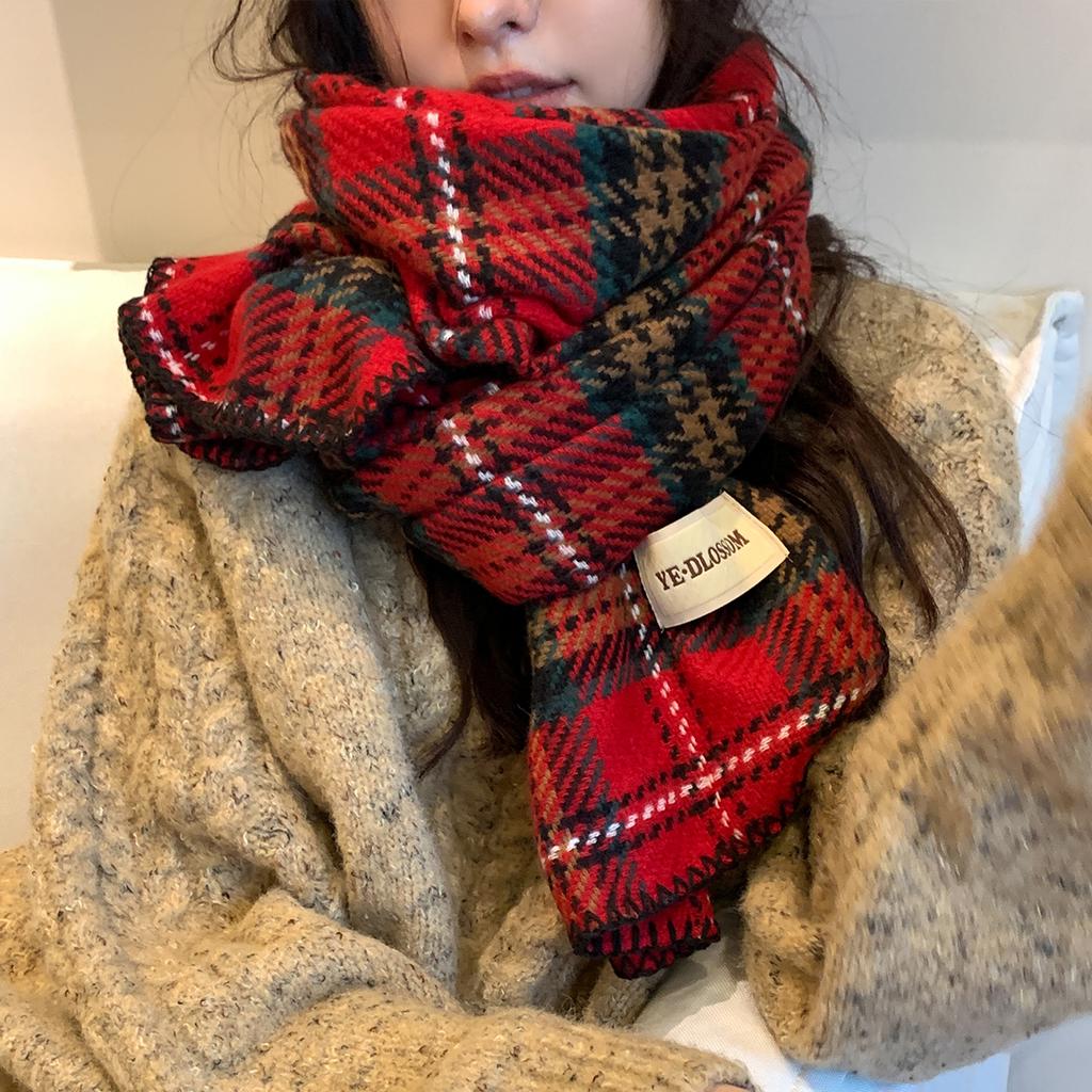 Neuer, atmosphärischer Kaschmir-Imitationsschal mit kariertem Quastenmuster für Damen im Herbst und Winter, mit verdicktem Samt und warmem Hals