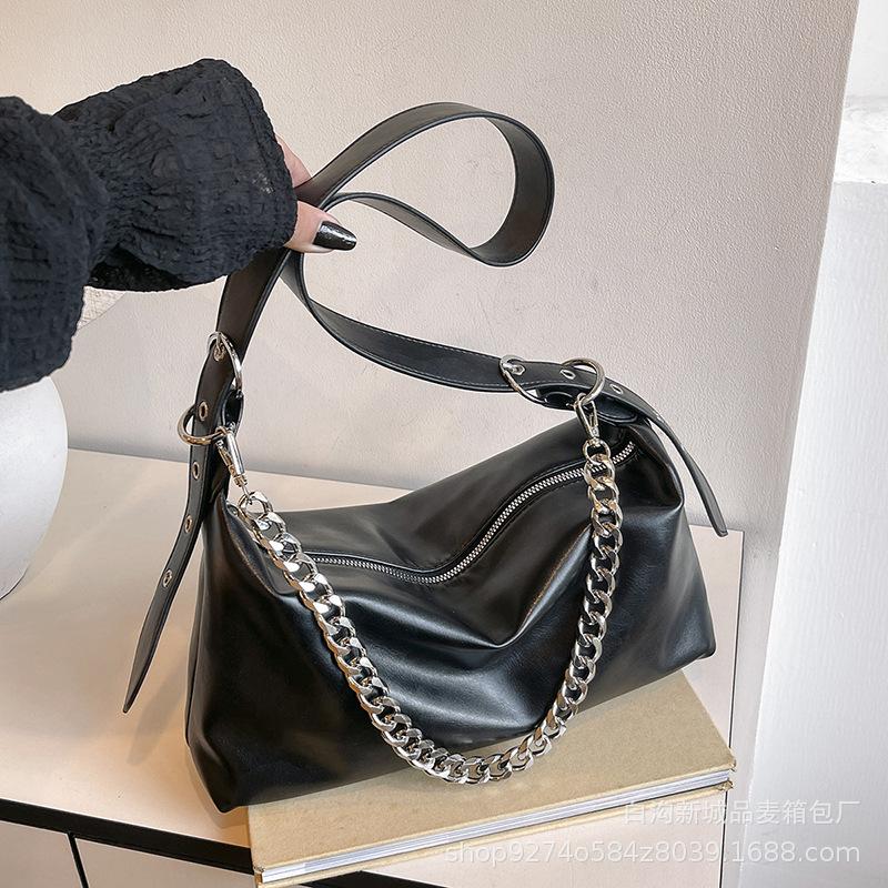 

Large capacity bag women s autumn and winter 2025 new retro niche design shoulder bag chain women diagonal span dumpling bag чёрный