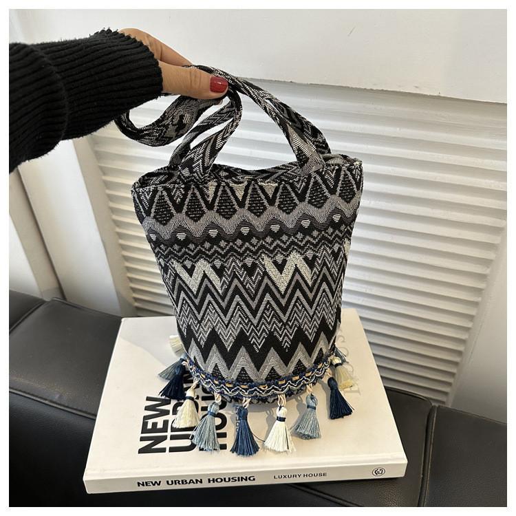 Trendy Ethnic Inspired Large Capacity Bucket Bag 2023 Fashion Striped Women's Handbag