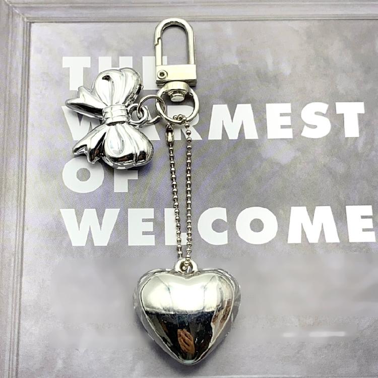 Fashionable Love Heart Keychain Charm Stylish Pendant Adds Personality to Bags and Keys Decoration for Daily Use