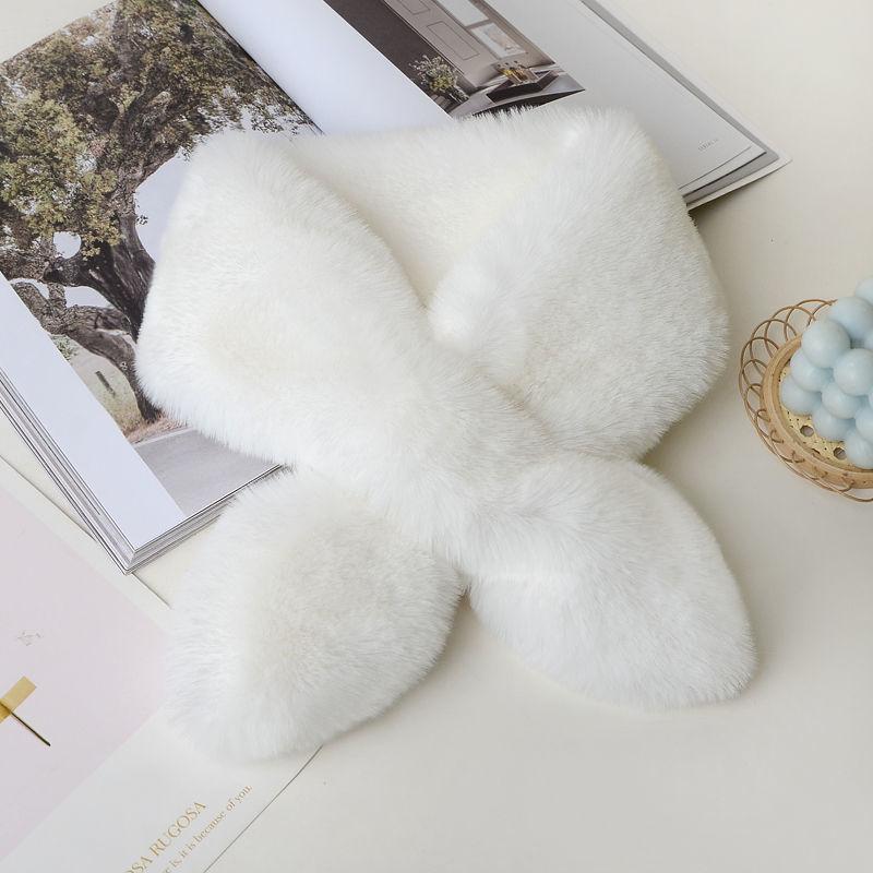 Neck Protector with Warm Leaves and Cute Fur Collar