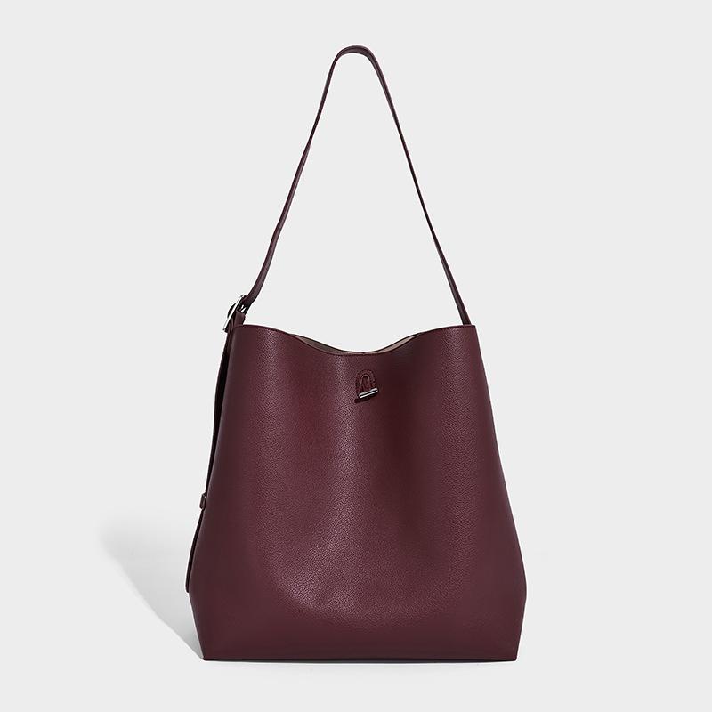 

Minimalist Soft Tote Bag Versatile Large Bag Women s 2025 New Casual Large Capacity Commuter Shoulder Bag вина червоного кольору