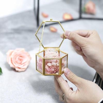 Creación de joyas – Estuches y exhibidores para joyería