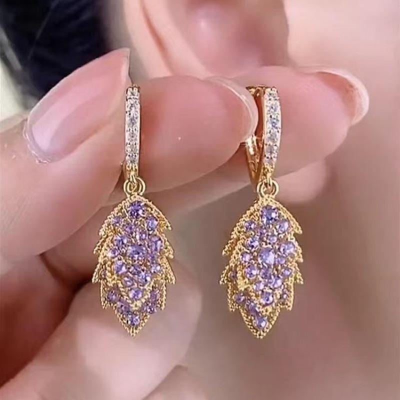 Niche Design Sense Light Luxury Exquisite Full Diamond Zircon Leaves Ear Buckle High Sense Elegant Temperament Show Face Thin Ear Jewelry