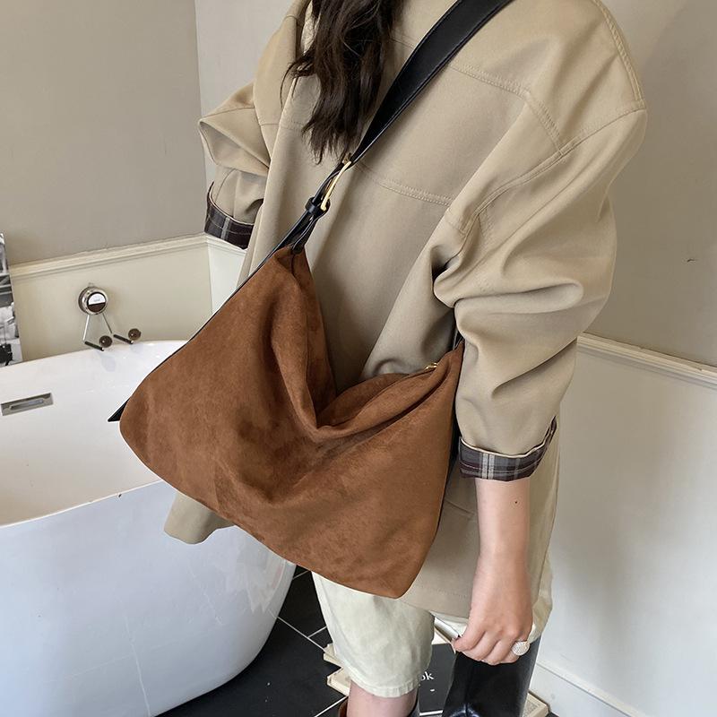 Large-capacity Bag Women's Autumn and Winter Versatile 2025 New Simple Niche Design Shoulder Messenger Bag Commuter Tote Bag