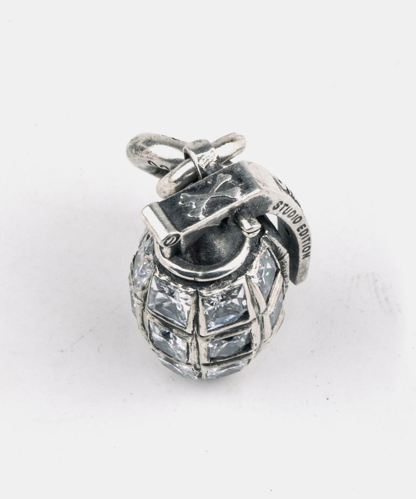 Sheen666 Thumb Series Grenade White Cubic Pendant