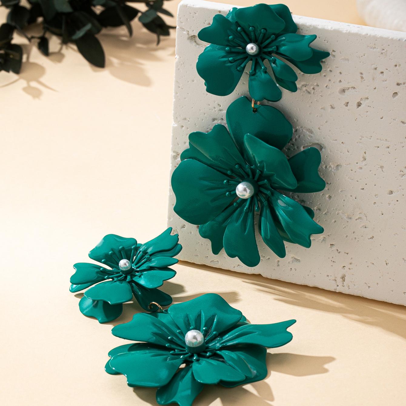 

A Pair of Fashionable Dangle Earrings for Women, Exaggerated Bohemian Style Earrings with Faux Pearl Flower Embellishments, Suitable for Spring and Su темно-зеленого