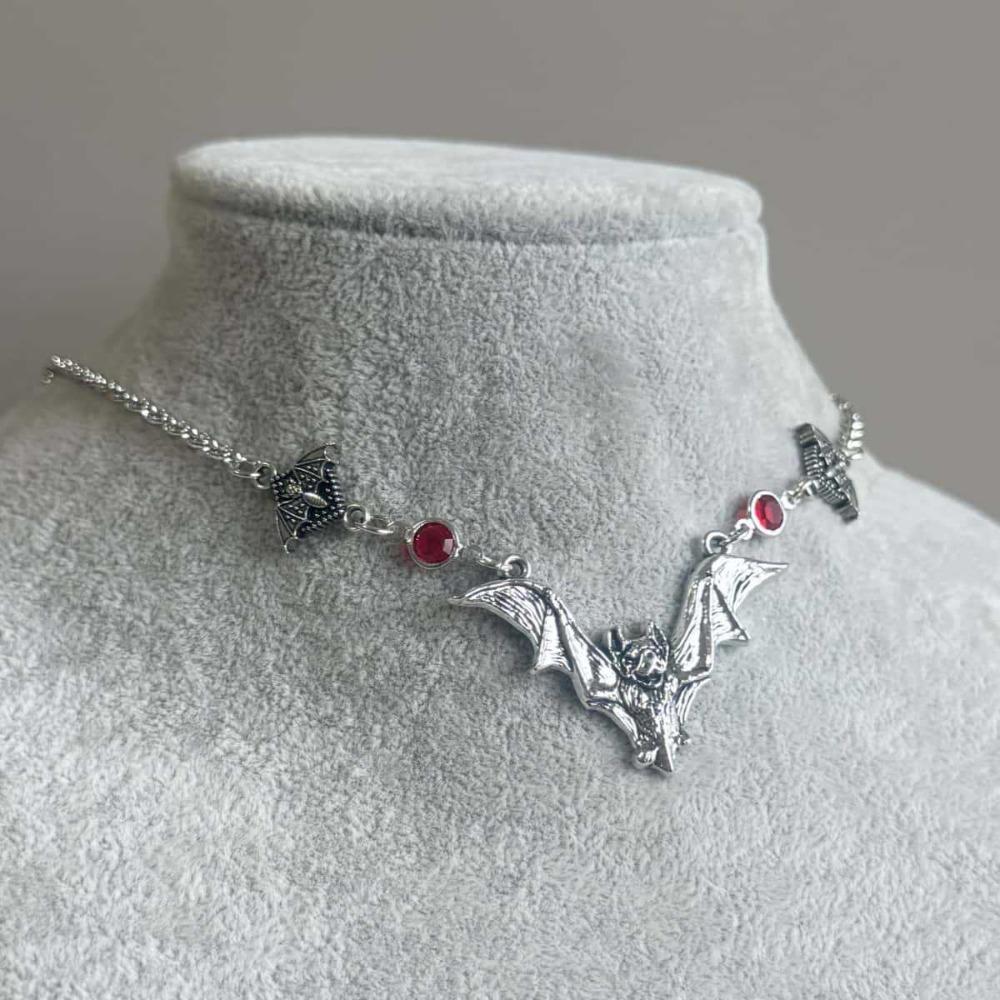Gothic Punk Sliver Color Vampire Bat Red Black Crystal Pendant Choker Necklace for Men Women Halloween Party Jewelry Accessory