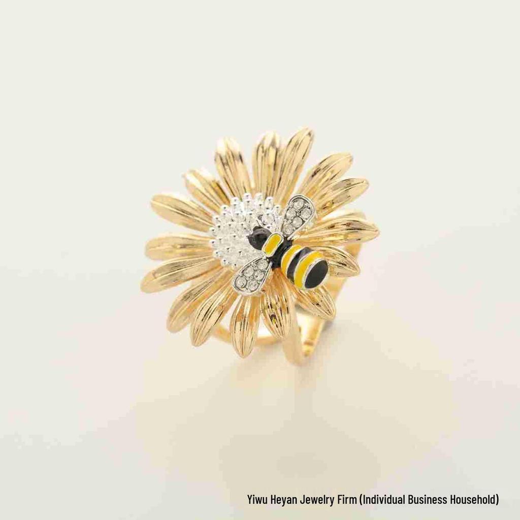 Honeybee Nectar Gathering Pastoral Style Scarf Magnetic Buckle – Cute Everyday Accessory