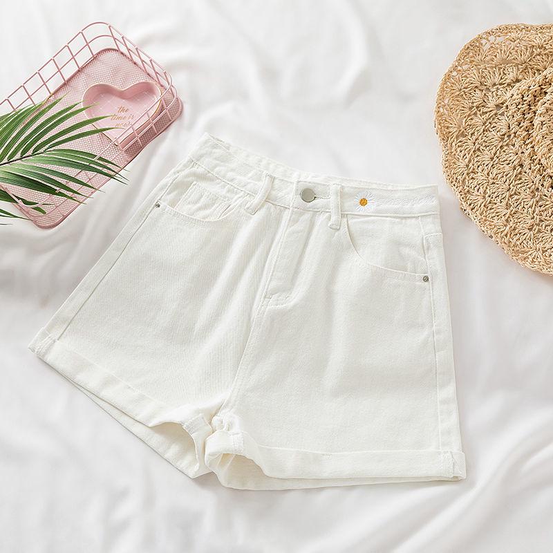 

Женские джинсовые шорты А-силуэта с высокой посадкой больших размеров - широкие, с подворотами, стройнящий летний тренд 2024 4XL