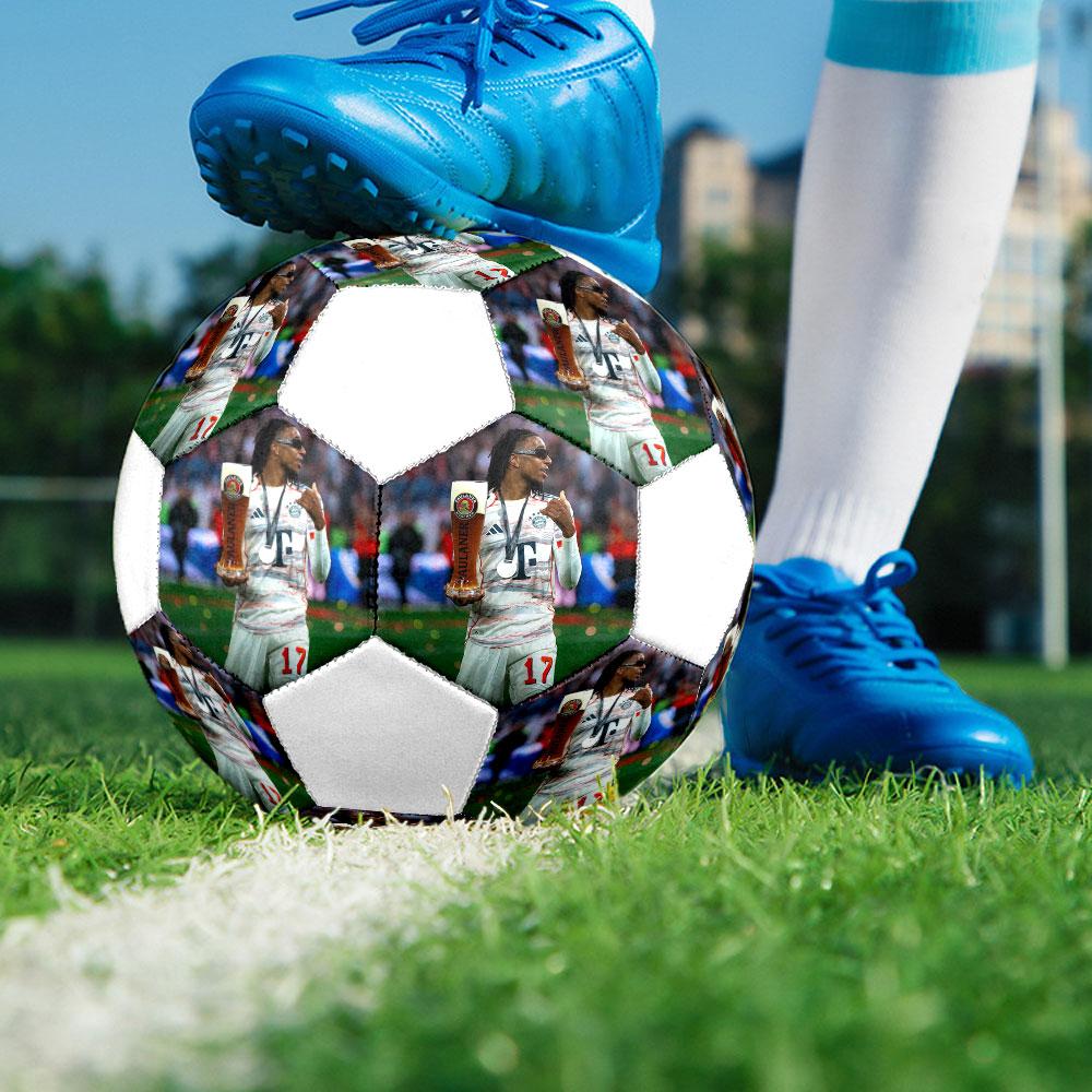 Pallone da Calcio Michael Olise Taglia 5, Cucito a Macchina in PVC, Resistente e ad Alto Rimbalzo, Adatto a Tutte le Età, Merchandising per tifosi, Partite e Uso all'Aperto.