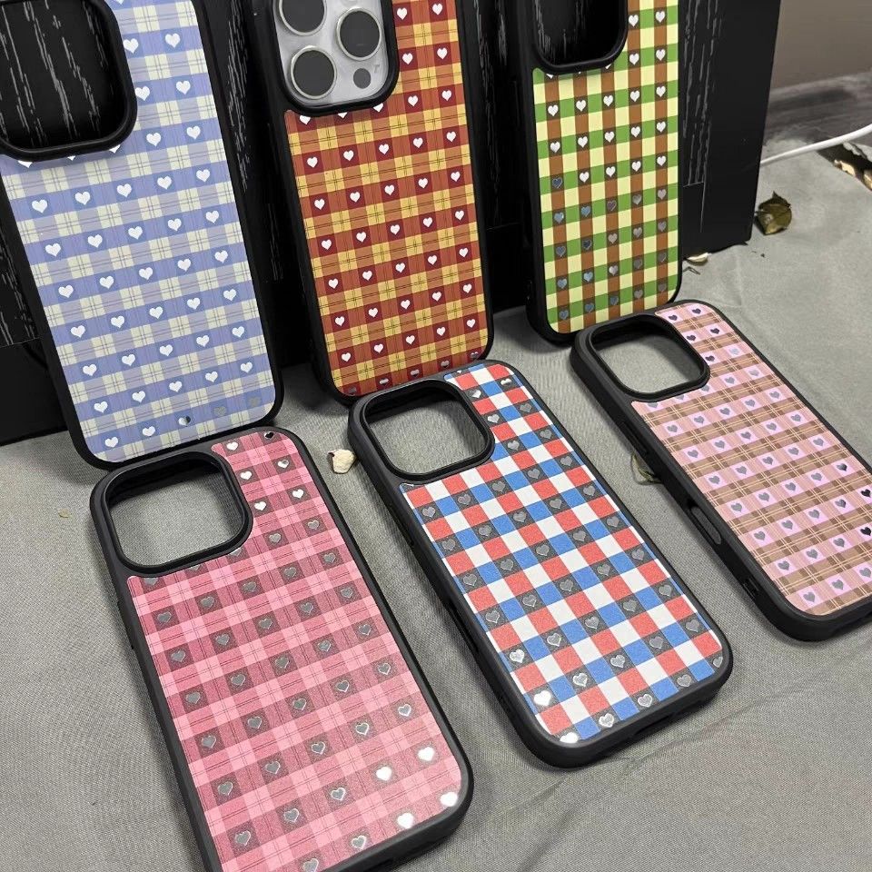 Color plaid love Apple 11promax mobile phone case 11pro plaid large hole black edge glass anti-drop simple
