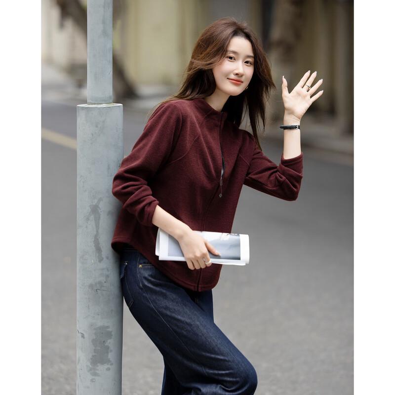 

Женская куртка на молнии со стойкой M