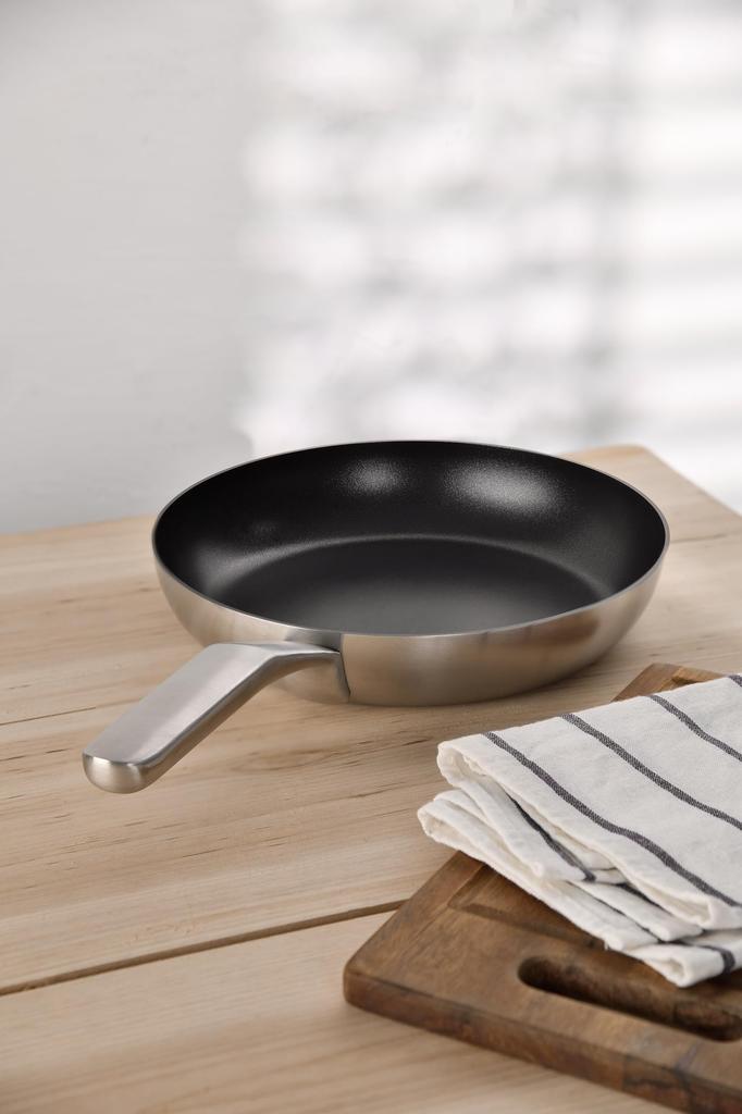 MasterPRO by ALESSI BONES MasterPRO by Alessi Frying Pan 24cm IH Gas Fire Compatible Oven Cooking Non-stick BGMP-2212