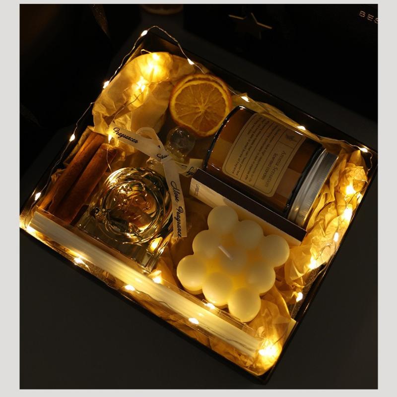 Scented Candle Gift Box English Pear & Freesia Aromatherapy Cube Candle Dry Fruit Decor Home Fragrance Holiday Present Black Box Kit