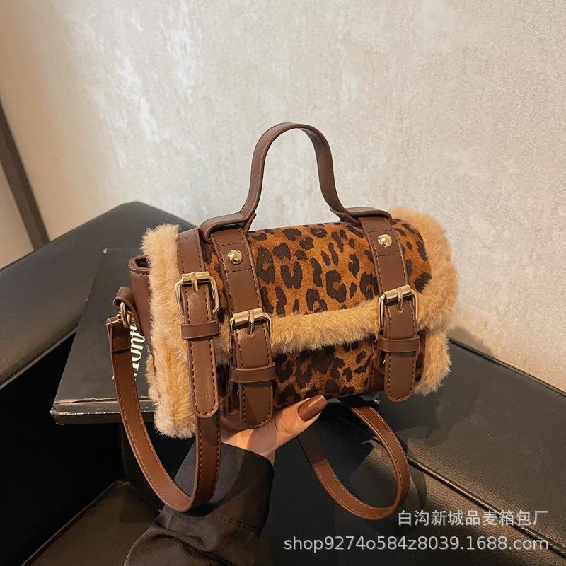 

Autumn and winter popular leopard print portable small bag women s bag 2025 new trendy manufacturer shoulder bag crossbody small square bag коричневий