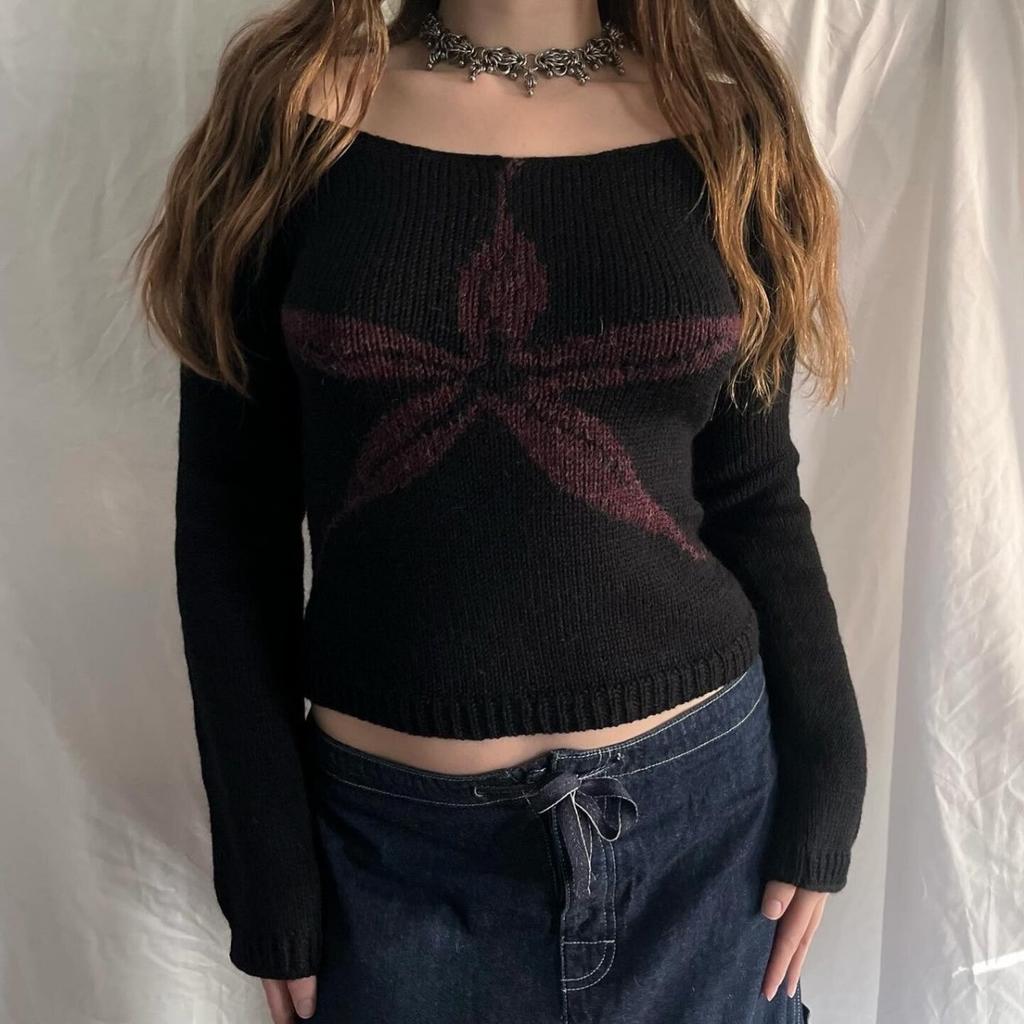 2KWEIRD Dámské pletené topy Odhalená ramena Slim svetr Grafický potisk Dlouhý rukáv Pletenina Y2K Estetika Streetwear