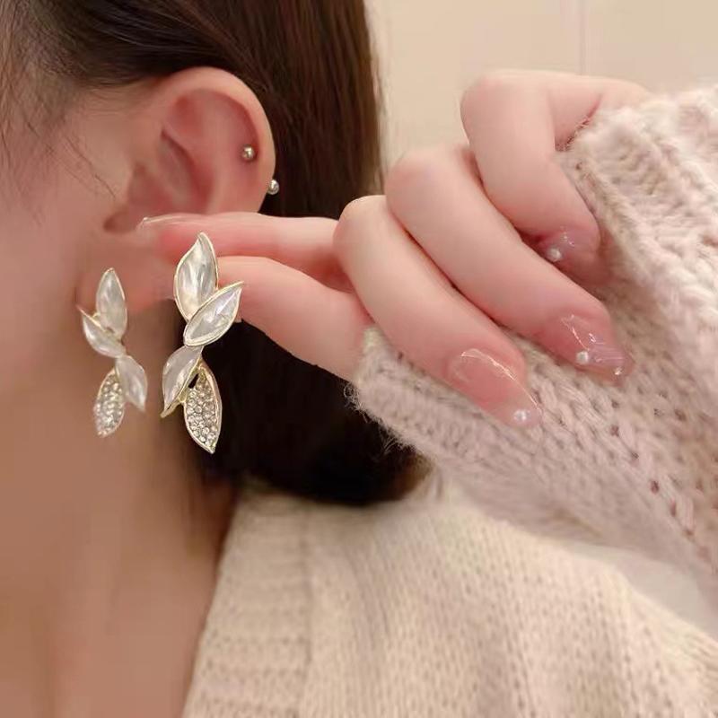 LATS French Exquisite Leaf Earrings Korean Light High Design Sense Stud Earring Unusual Jewelry for Women