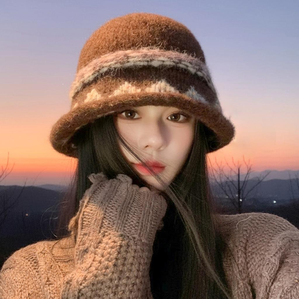 Fair Island contrasting color knitted wool hat women's season versatile big head circumference showing face small ear protection warm pullover hat