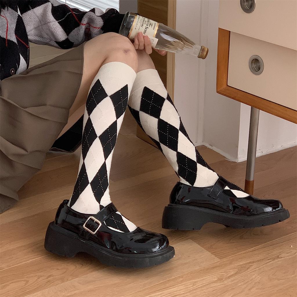 Night teaching room rhombus black and white medium tube calf socks women's spring and autumn long tube rhombus checkerboard jk college style