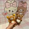 10CM chairoikoguma Bär Glücksbringer Plüsch Schlüsselanhänger Süße Hände hoch Süßer Rilakkuma Bär Weiche Flauschige Plüschpuppe Kleiner Anhänger Geschenk