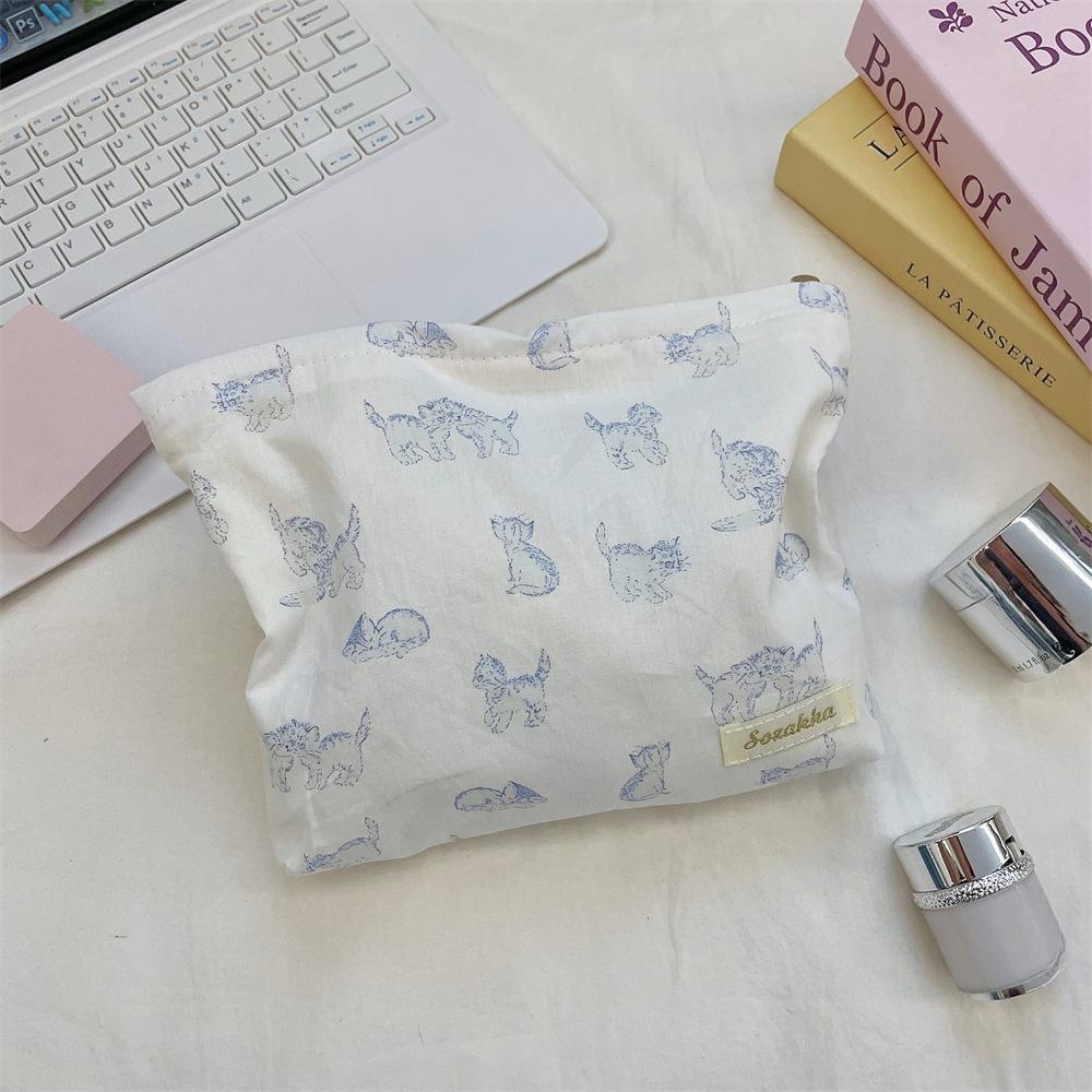 Small Fresh Ins Style Large Capacity Makeup Bag for Women Girl Travel Toiletry Organizer Pouch for Cosmetics and Skincare Case