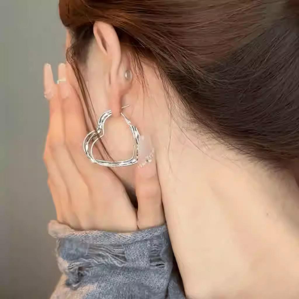 Chic Exaggerated Heart-Shaped Stud Earrings - Sweet, Cool Style with Unique, High-End Design