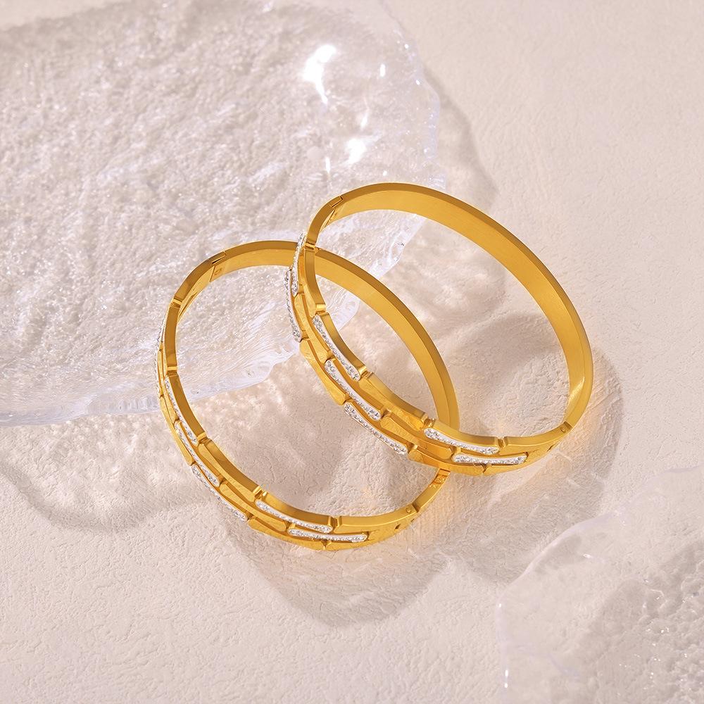 18k Gold-Plated Titanium Steel Hollow Geometric Diamond Bracelet for Women