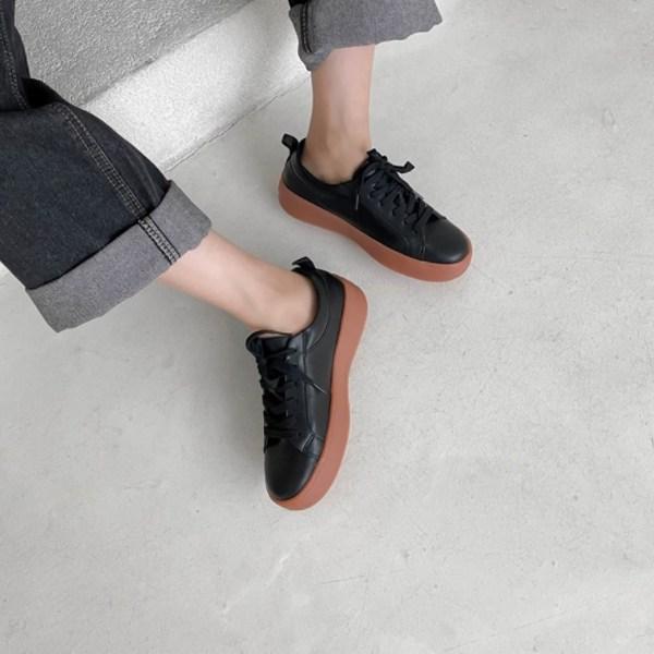 

Женские удобные кроссовки на шнуровке 4см.