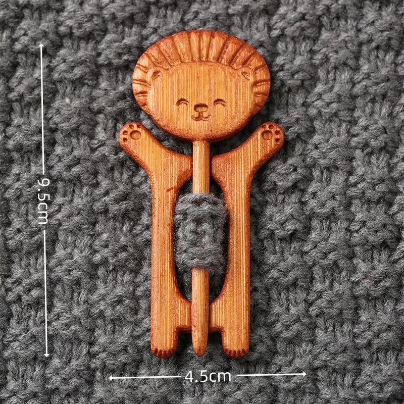 Brooch Pin with Woodenanimal Pattern