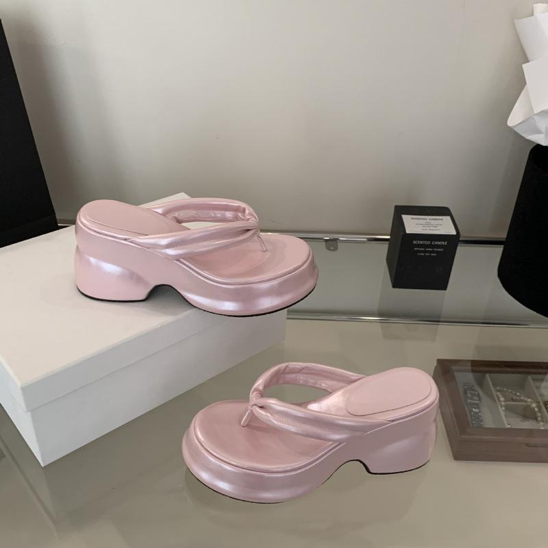 French Thick-soled Flip-flops Women's 2025 New Silver Cold Slippers, Summer Wear Beach Sandals