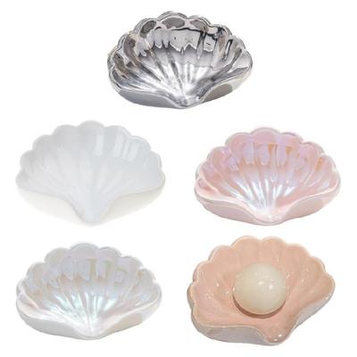 Porte-savon moderne en céramique, avec canal d'écoulement incliné et finition brillante, en forme de coquillage, idéal pour le comptoir de salle de bain.