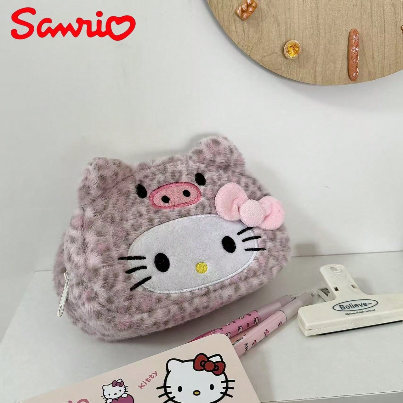 1pc Sanrio Ins worthy leopard print Kitty pencil case, stylish makeup bag, student pencil case, large capacity storage bag розовый