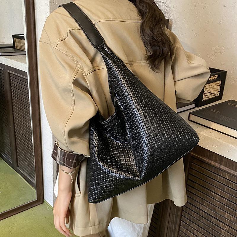 Tide and vertical large-capacity underarm mother and child bag, new fashionable shoulder bag, solid color, high-end retro tote bag.