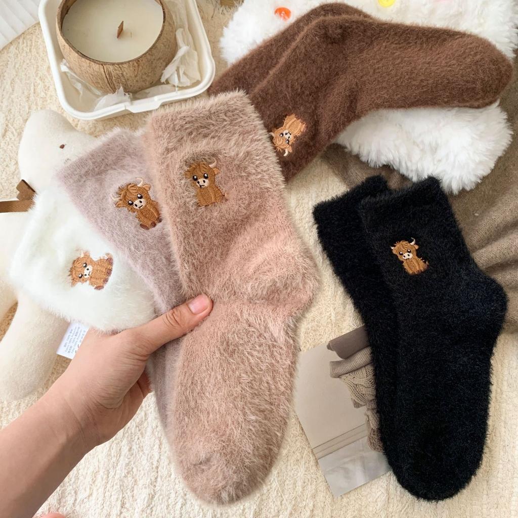 10-1 pairs Autumn and Winter Coffee Colored Cartoon Cow Embroidery Women's Socks with Thick Velvet and Warm Socks for Home Flooring, Mid Tube Socks