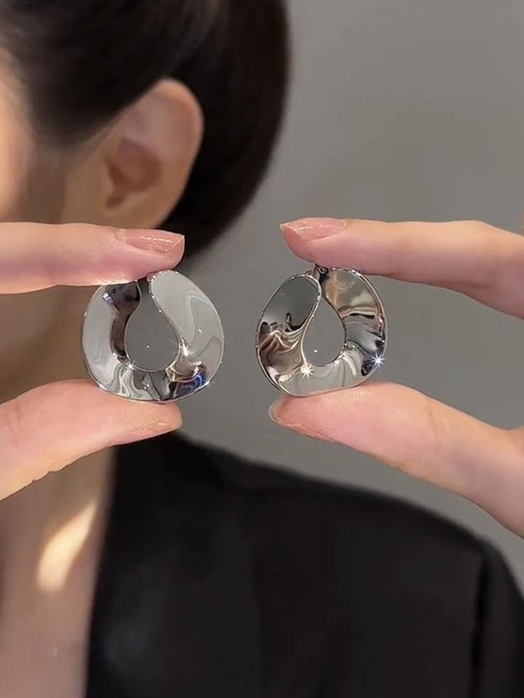 

Глянцевые геометрические серьги-клипсы U-образной формы женские простые серьги с холодным ветром женские модные серьги с индивидуальностью и темпераментом нишевые с высоким чувством