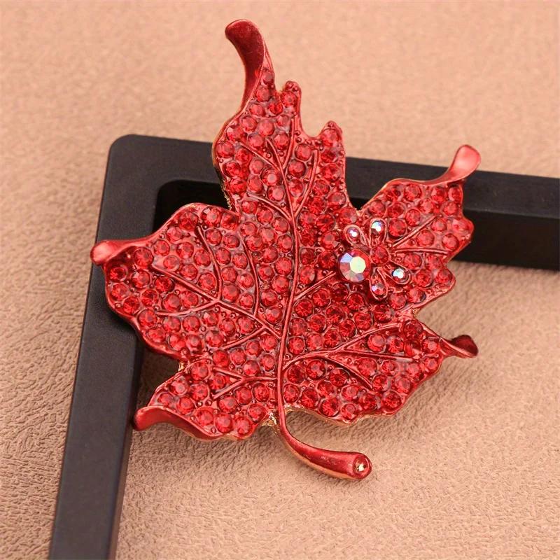 

Designer Art Luxury Elegant Elegant Versatile Beautiful Gift Friends Coat Inlaid Rhinestone Maple Leaf Love Ladies Brooch Pin