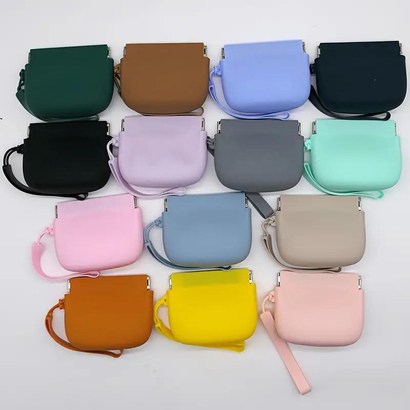 Silicone Dog Treat Pouch Portable Pet Snack Bag Easy To Clean Waterproof For Outdoor Training With Secure Lock Dog Food Containe