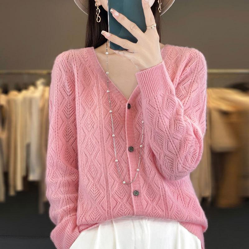 A New Style Jacquard Sweater for Early Autumn, A Loose and Stylish Long-sleeved Knitted Coat for Women