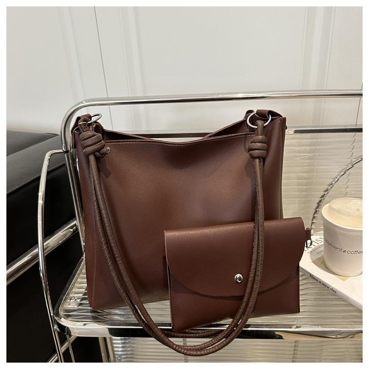 This Year's Popular Bag Women's Large-capacity New Summer Retro Fashion Shoulder Bag Texture Mother Bucket Bag