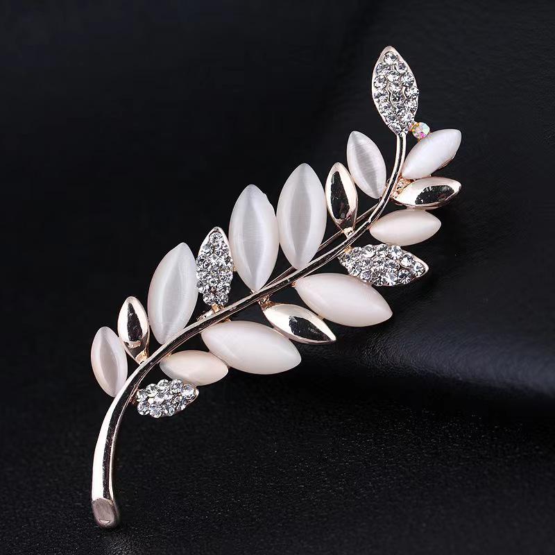 Elegant Luxury Brooch: Versatile and Exquisite Pin for Suit Jackets - Japanese and Korean Inspired Design